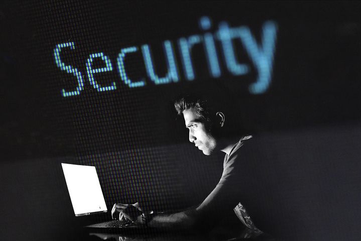 Les menaces liées aux malwares et au phishing ne cessent de croître – pourtant la prise de conscience des entreprises à l’égard des « cyberrisques » est trop faible