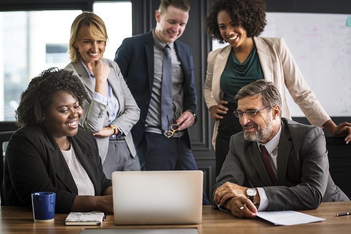 Le bonheur au travail , une bonne résolution ou une transformation de la société ?