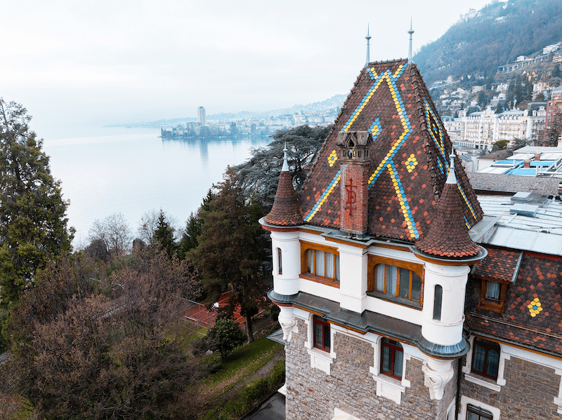 Eastwood ouvre Eastwood Montreux, la première école hybride au monde en internat et externat, bâtie sur un socle académique en ligne