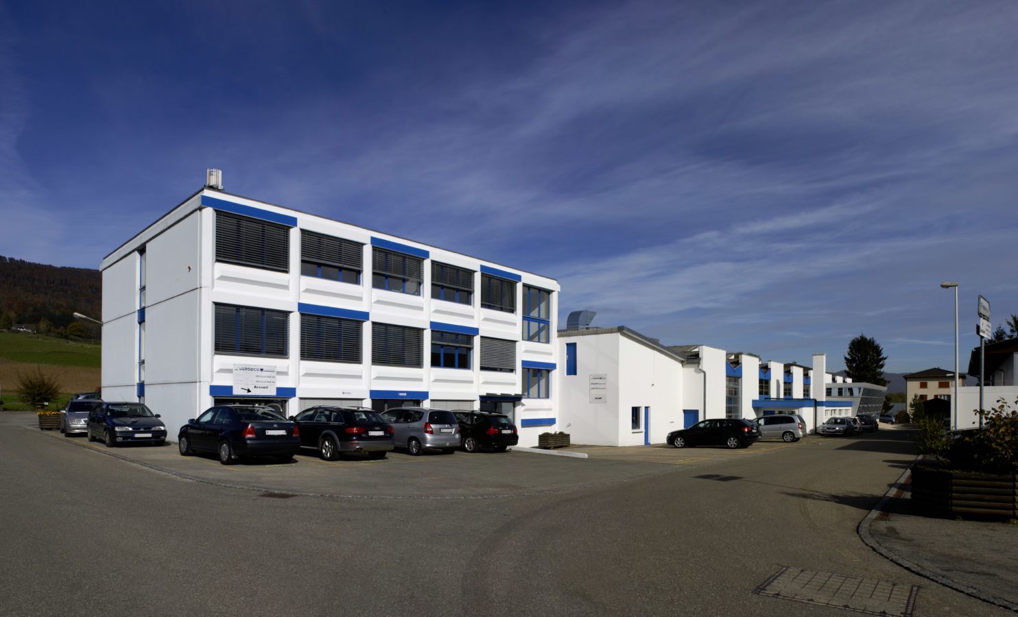 Diener AG Precision Machining et Diener Precision Pumps rejoignent le groupe Acrotec.