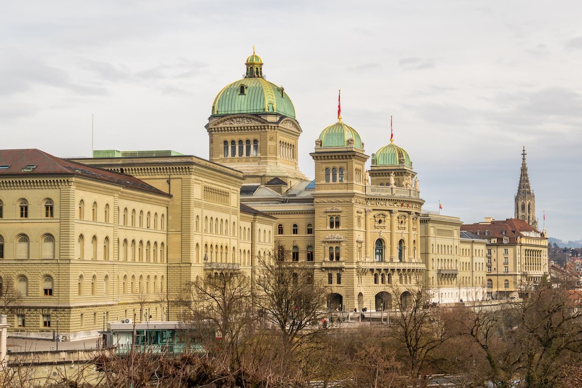 Donald Trump, instabilité politique et risques systémiques :une alerte stratégique pour les institutions suisses