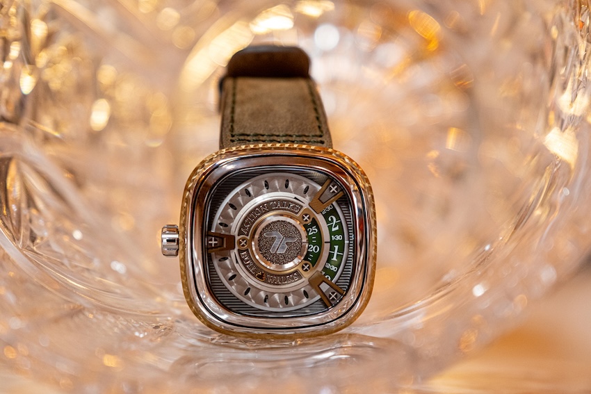 SEVENFRIDAY M2/05 « Action talks »: Is it stylish or just b…?