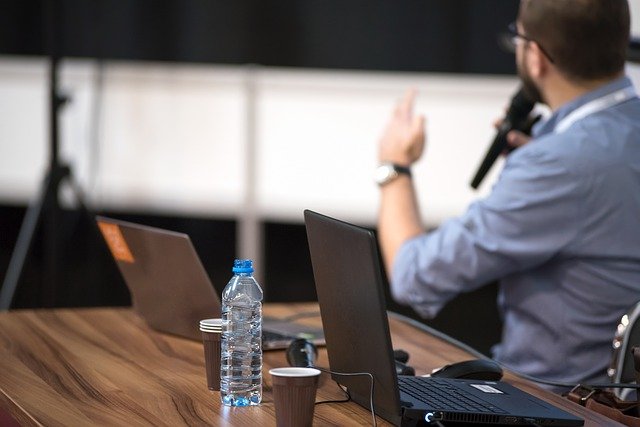 Comment la reconnaissance au travail se matérialise-elle ?