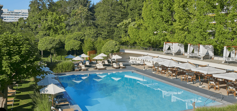 L’InterContinental Genève lance sa saison estivale : réouverturede sa piscine iconique et du restaurant Poolside