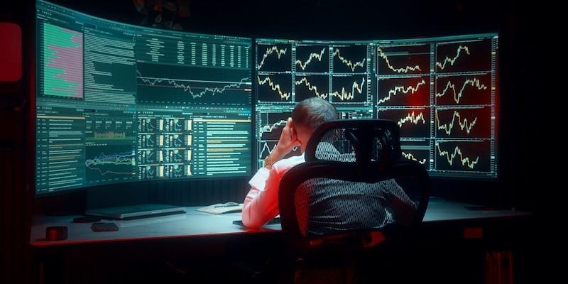 Elliot Hewitt and Fundamental Analysis: Putting Macroeconomics at the Heart of Online Trading