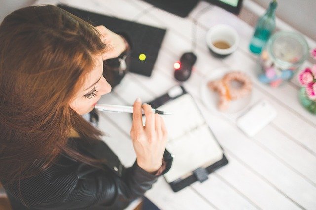 ET SI LE DEBUT DE LA JOURNEE DE TRAVAIL ÉTAIT UN PEU MOINS PRECOCE ET BRUSQUE ?